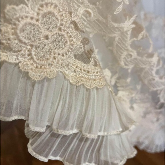 Vintage Wedding Dress - Picture 5 of 7